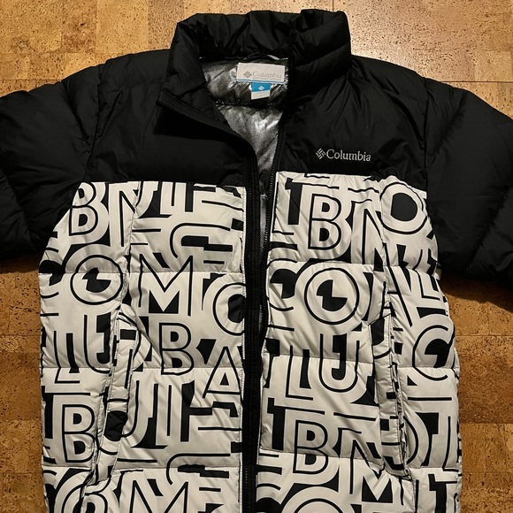 Brand New Columbia Jacket. Really cool design. - Picture 2 of 6
